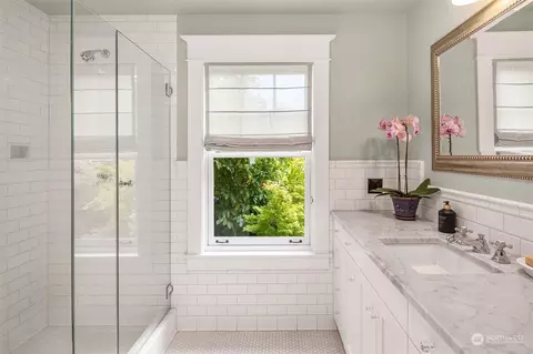 Bath - 185 34th Ave E, Seattle, WA 98112 photo 4 of 5
