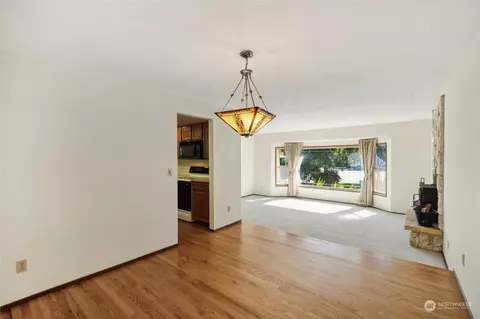 Living - 3113 108th Pl SE, Everett, WA 98208 photo 3 of 5