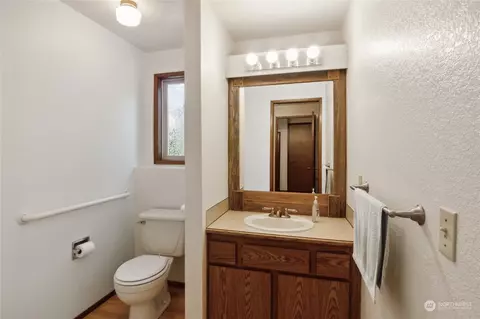 Bath - 3113 108th Pl SE, Everett, WA 98208 photo 1 of 3