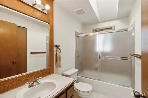 Bath - 3113 108th Pl SE, Everett, WA 98208 photo 3 of 3