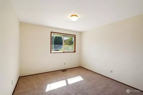 Bedroom - 3113 108th Pl SE, Everett, WA 98208 photo 5 of 6