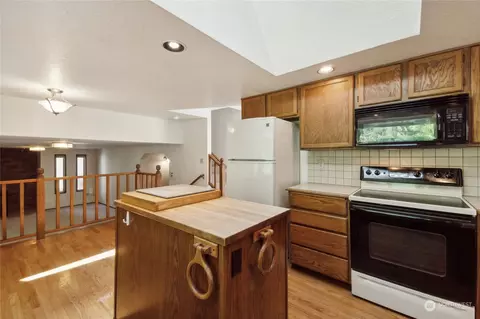 Kitchen - 3113 108th Pl SE, Everett, WA 98208 photo 3 of 4