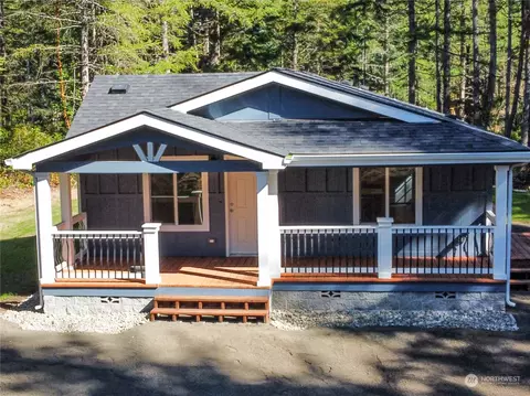 10 NE Klahowya Rd, Belfair, WA 98528