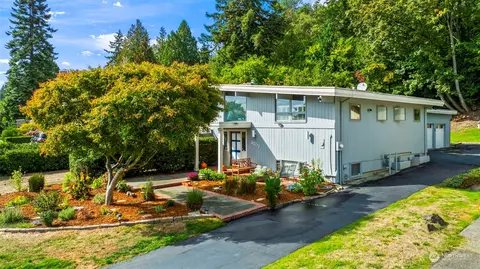 8203 Avalon Dr, Mercer Island, WA 98040