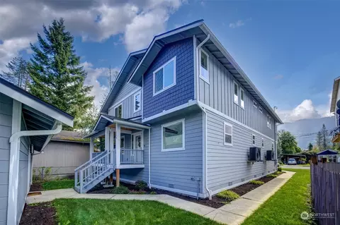 324 E 2nd St #B, North Bend, WA 98045