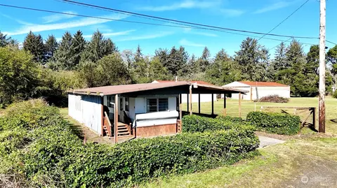 43 Linder Ln, Westport, WA 98595