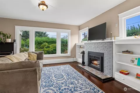 Living - 1122 Duryea St, Raymond, WA 98577 photo 1 of 1