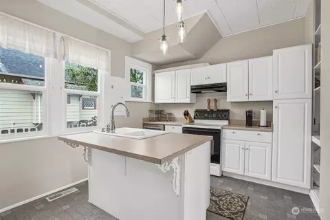 Kitchen - 1122 Duryea St, Raymond, WA 98577 photo 1 of 2
