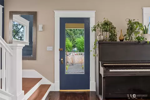 Entry Way - 1122 Duryea St, Raymond, WA 98577 photo 1 of 4
