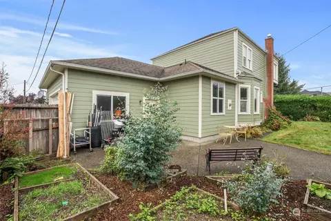 Exterior - 1122 Duryea St, Raymond, WA 98577 photo 5 of 7