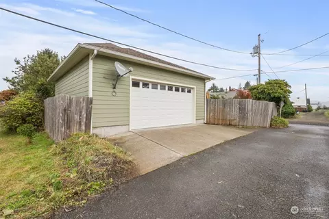 Exterior - 1122 Duryea St, Raymond, WA 98577 photo 7 of 7