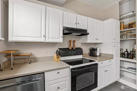 Kitchen - 1122 Duryea St, Raymond, WA 98577 photo 2 of 2