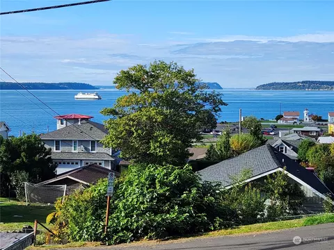 515 5th St, Mukilteo, WA 98275