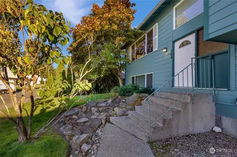 Exterior - 304 214th St SW, Bothell, WA 98021 photo 2 of 11