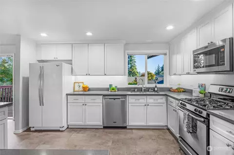 Kitchen - 304 214th St SW, Bothell, WA 98021 photo 1 of 3
