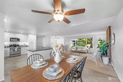 Dining - 304 214th St SW, Bothell, WA 98021 photo 1 of 2