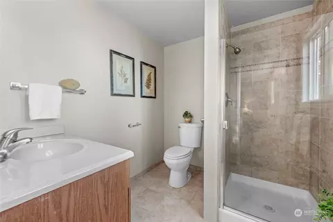 Bath - 304 214th St SW, Bothell, WA 98021 photo 1 of 3