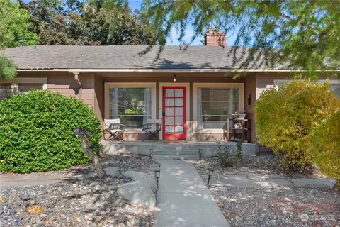 1036 1st St, Wenatchee, WA 98801