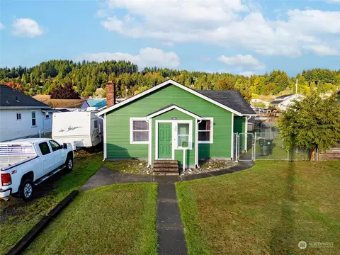 1060 SW Cascade Ave, Chehalis, WA 98532