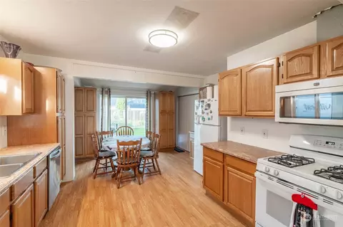 1060 SW Cascade Ave, Chehalis, WA 98532 photo 9
