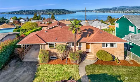 7622 S Lakeridge Dr, Seattle, WA 98178