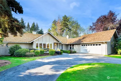 8501 NE 13th St, Clyde Hill, WA 98004
