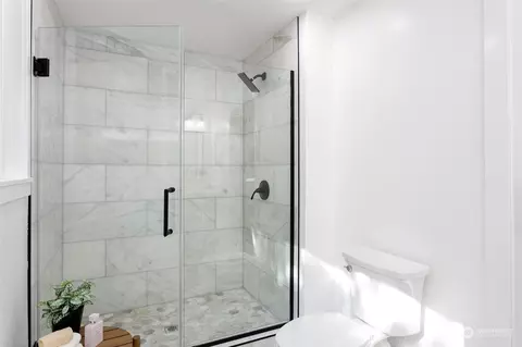 Bath - 4714 200th Street St SE, Bothell, WA 98012 photo 3 of 3