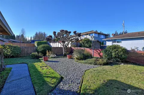 Exterior - 4924 Vesper Dr, Everett, WA 98203 photo 9 of 10