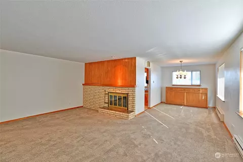 Living - 4924 Vesper Dr, Everett, WA 98203 photo 1 of 4