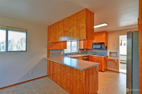Kitchen - 4924 Vesper Dr, Everett, WA 98203 photo 4 of 4