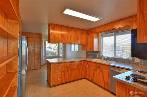 Kitchen - 4924 Vesper Dr, Everett, WA 98203 photo 1 of 4