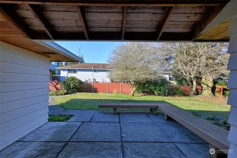 Exterior - 4924 Vesper Dr, Everett, WA 98203 photo 5 of 10