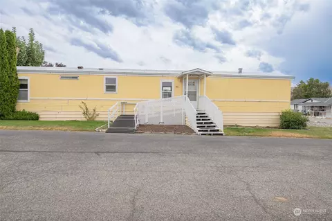 455 NE 9th St #43, East Wenatchee, WA 98802