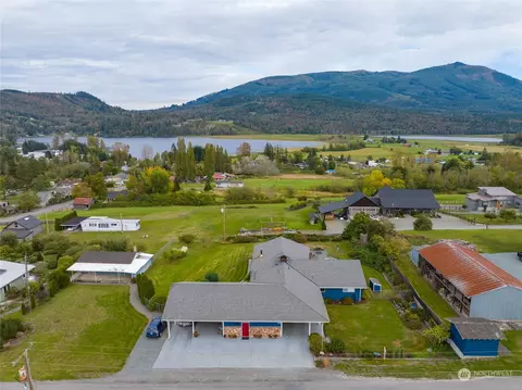 13069 Buchanan Ln, Mount Vernon, WA 98273
