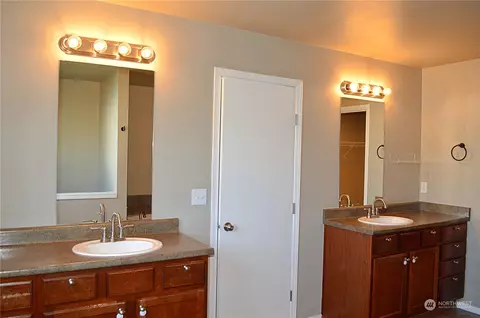 Bath - 20306 50th Ave E, Spanaway, WA 98387 photo 3 of 4