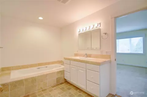 Bath - 16139 Toad Ln, Bow, WA 98232 photo 1 of 3
