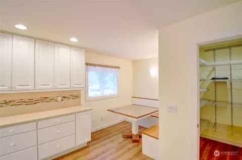 Kitchen - 16139 Toad Ln, Bow, WA 98232 photo 2 of 4