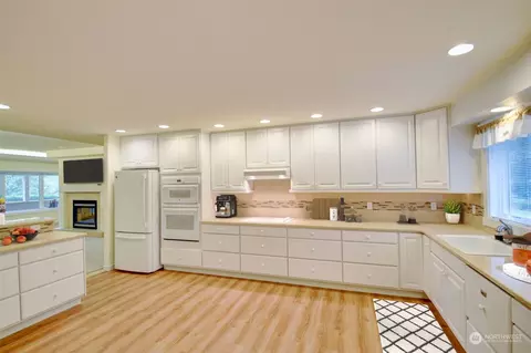 Kitchen - 16139 Toad Ln, Bow, WA 98232 photo 1 of 4