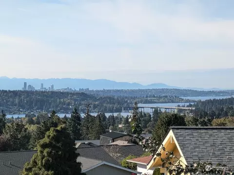 13215 SE 46th St, Bellevue, WA 98006