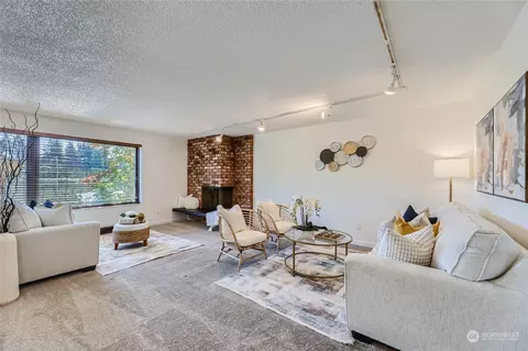 5915 Highway Pl #204, Everett, WA 98203
