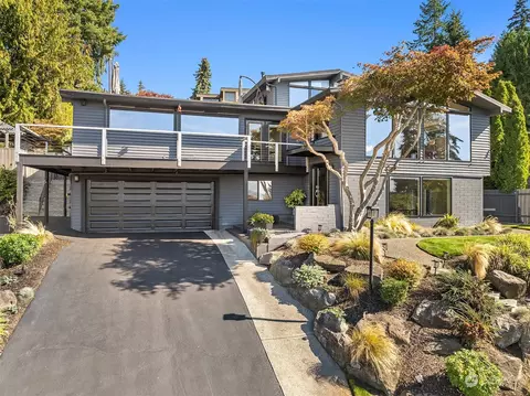 560 12th Ave N, Edmonds, WA 98020
