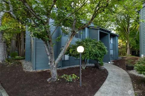 10006 NE 122nd St #SC, Kirkland, WA 98034