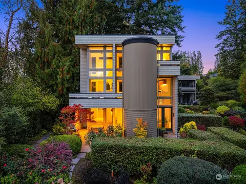 165 Lovell Ave SW, Bainbridge Island, WA 98110