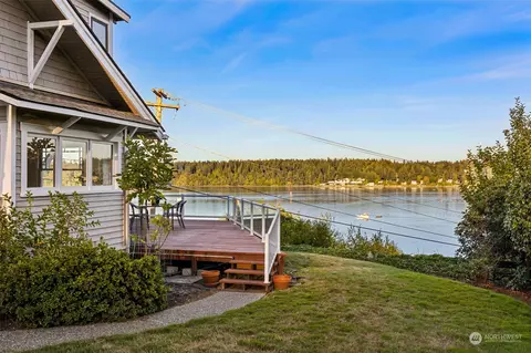 1929 Harbor View Dr NW, Olympia, WA 98502