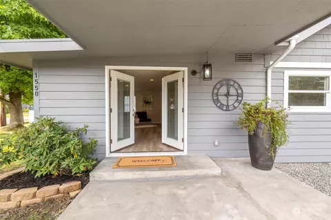 1550 NEcho Dr, Bremerton, WA 98311