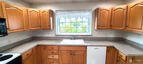 Kitchen - 21 Cathy Ct, Sequim, WA 98382 photo 2 of 3