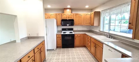 Kitchen - 21 Cathy Ct, Sequim, WA 98382 photo 1 of 3