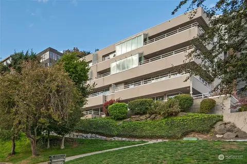 1231 5th Ave N #403, Seattle, WA 98109