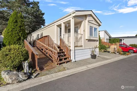 225 NErnst St #61, Oak Harbor, WA 98277