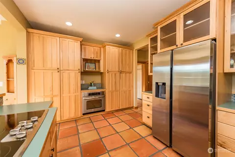 Kitchen - 754 Jamestown Rd, Sequim, WA 98382 photo 4 of 5